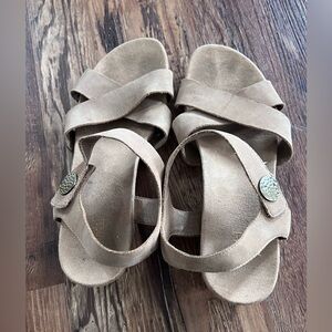 Women's Tan Sandals size 9.5 Leather Randle made by Bjorndal.